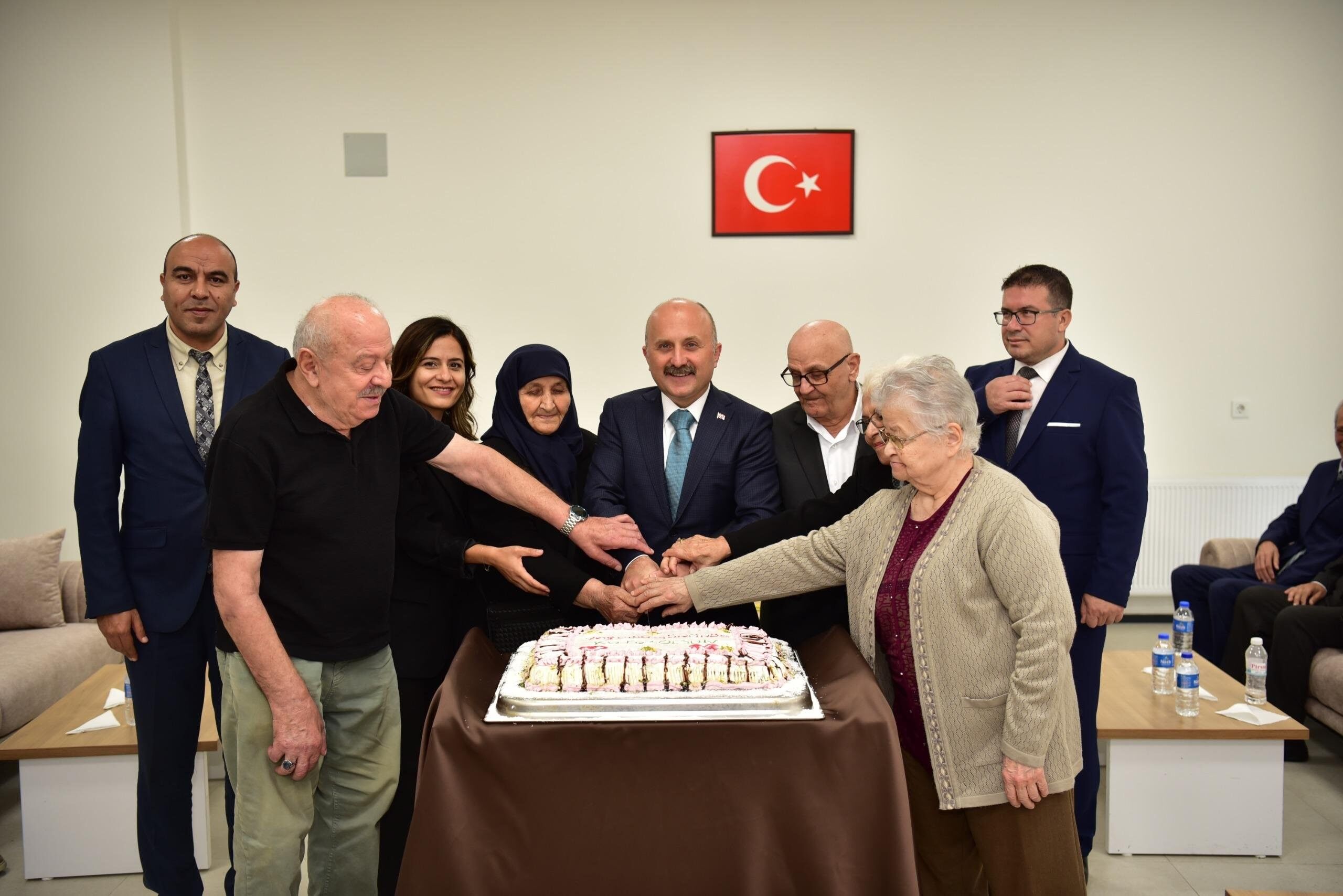 Aydın Valisi Varol Yaşlı Çınarları Unutmadı (2)