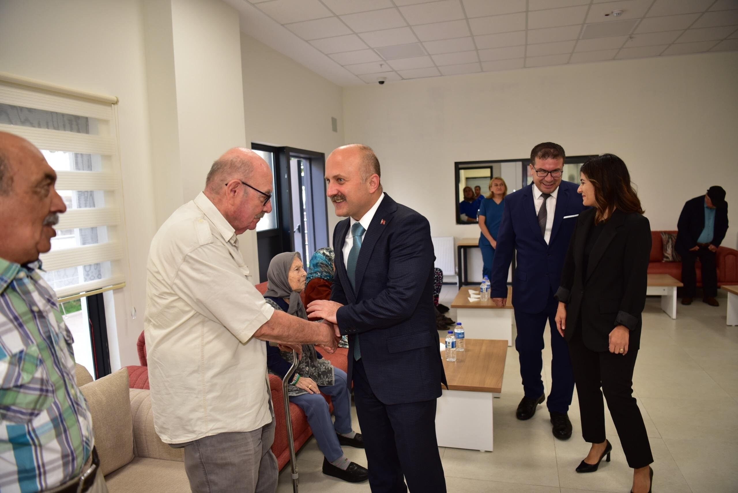 Aydın Valisi Varol Yaşlı Çınarları Unutmadı (3)