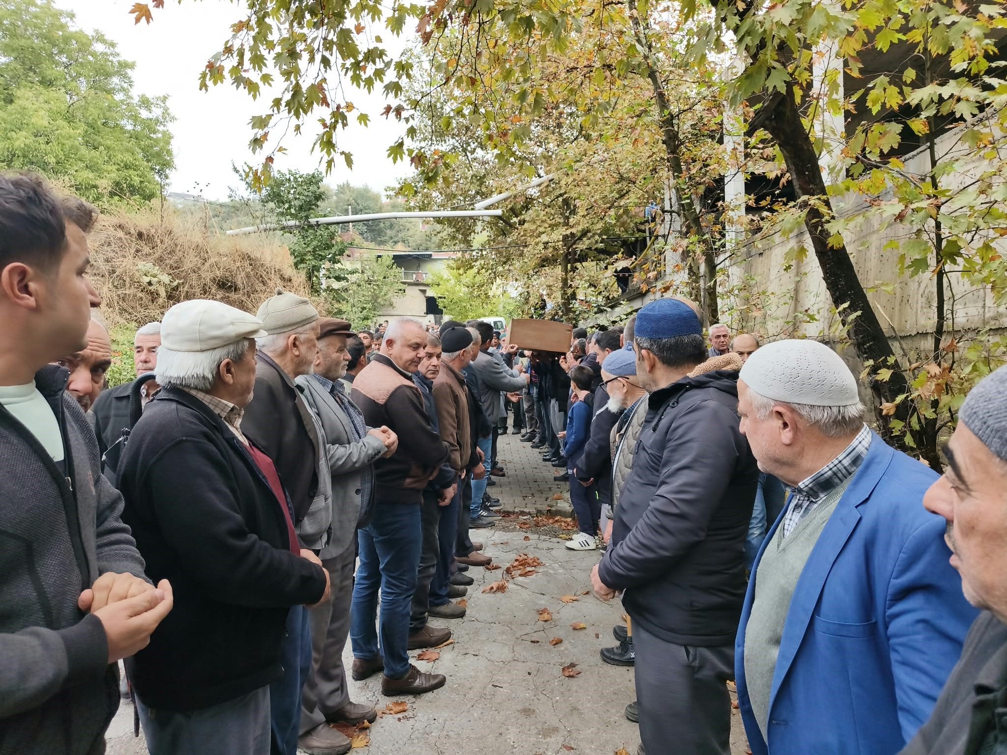 Aydın’da Kalp Krizi 11 Yaşındaki Hamza’yı Hayattan Kopardı, Gözyaşlarıyla Uğurlandı (2)