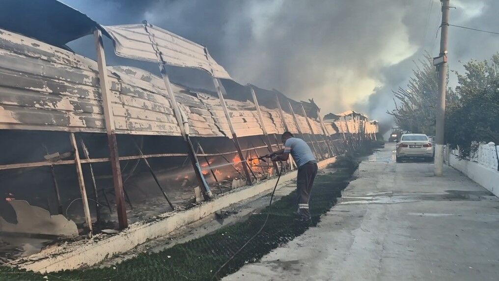 Aydın’da Pazar Yeri Küle Döndü (2)
