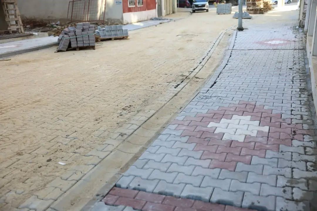 Başkan Aytekin Kaya Çalışıyor, İncirliova’da Üstyapı Dönüşümü Devam Ediyor (4)