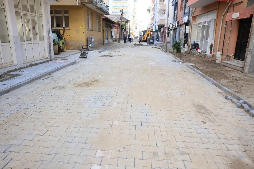 Başkan Aytekin Kaya Çalışıyor, İncirliova’da Üstyapı Dönüşümü Devam Ediyor (5)