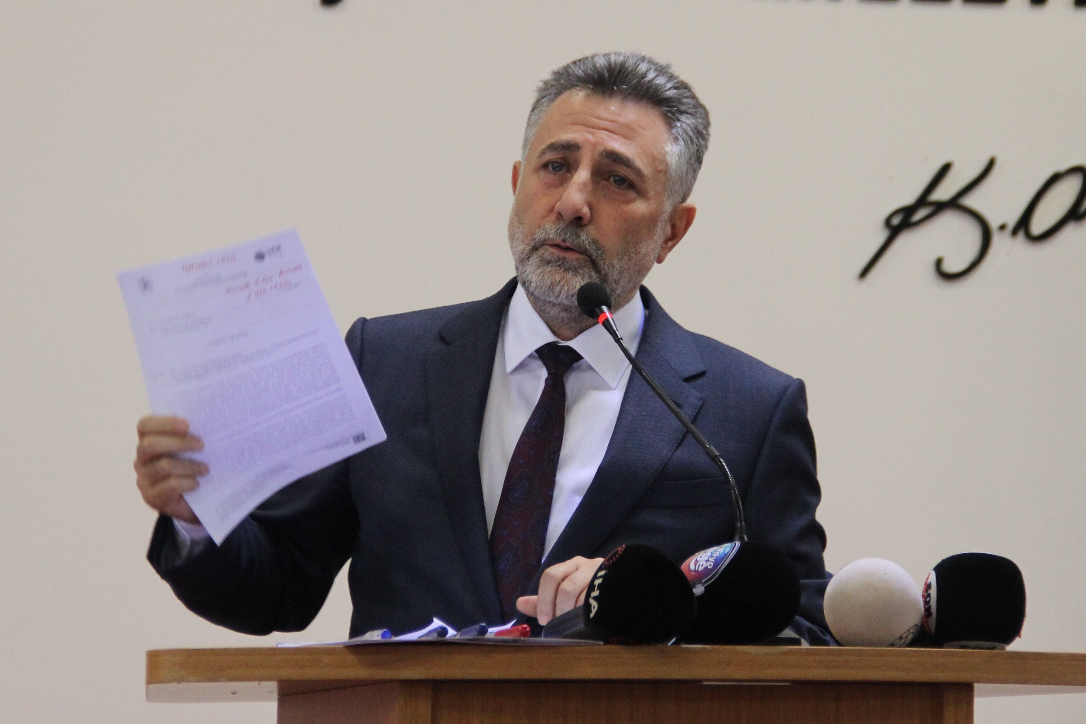 Bayraklı Belediyesi’nde Sıcak Gelişme Eski Başkan, Oğlu Ve 14 Kişi Tutuklandı (2)