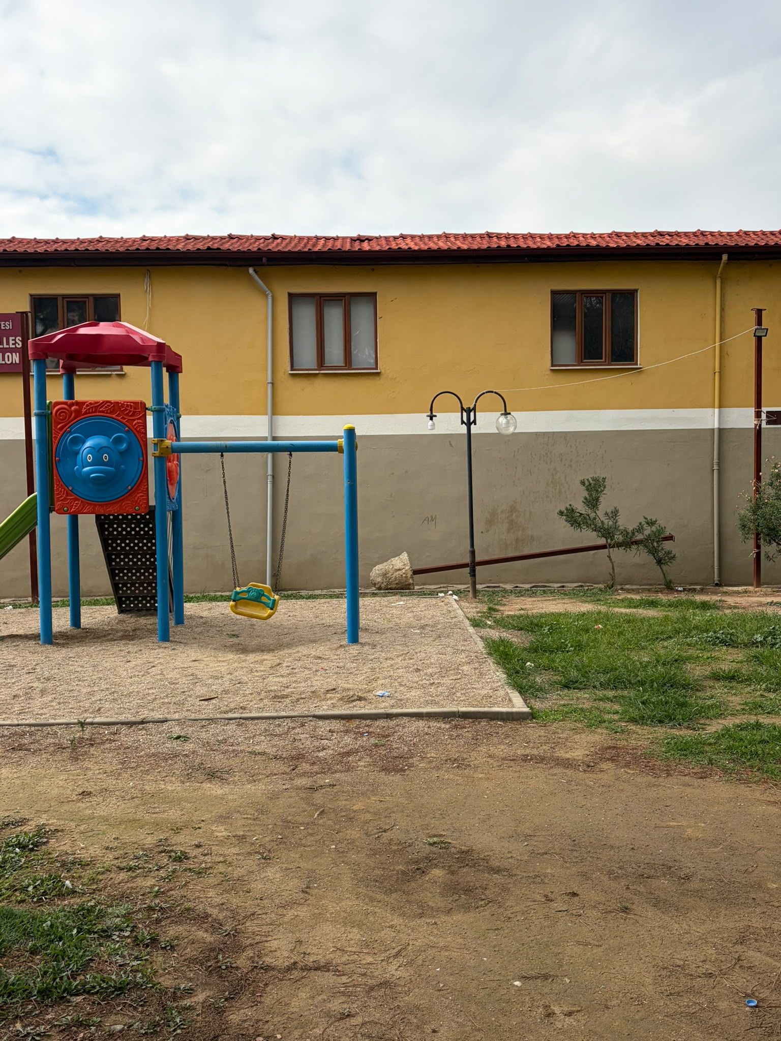 Efeler Belediyesi Ortada Yok, Parkların Hali Tepki Topluyor (7)