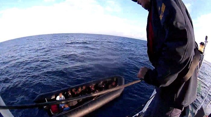 İzmir Açıklarında 111 Düzensiz Göçmen Yakalandı (1)