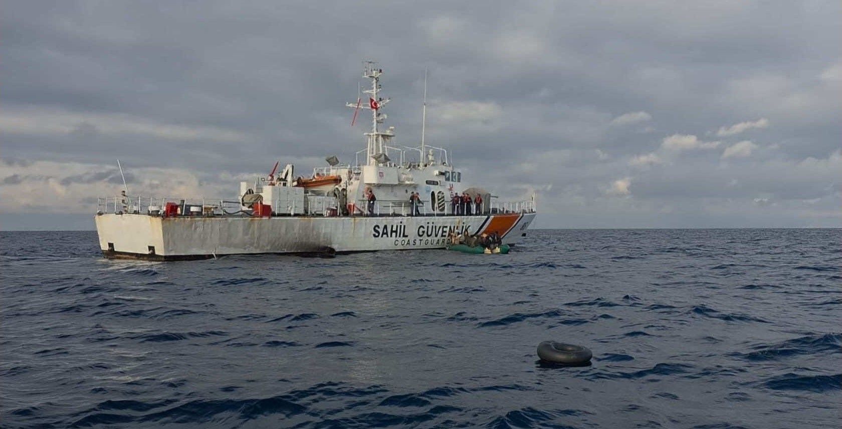 İzmir Açıklarında 111 Düzensiz Göçmen Yakalandı (3)