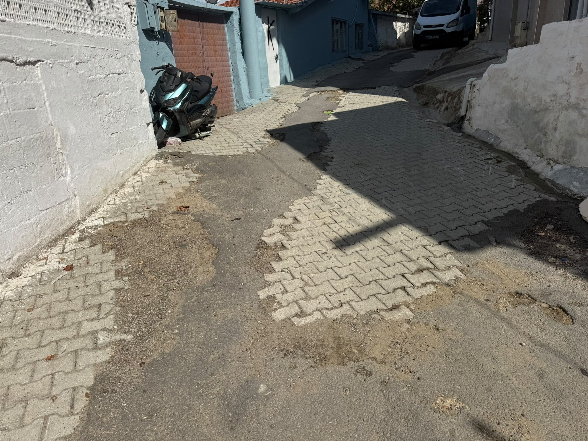 Koçarlı Hizmeti Unuttu Sokaklar Yamalı, Vatandaş Tepkili (8)
