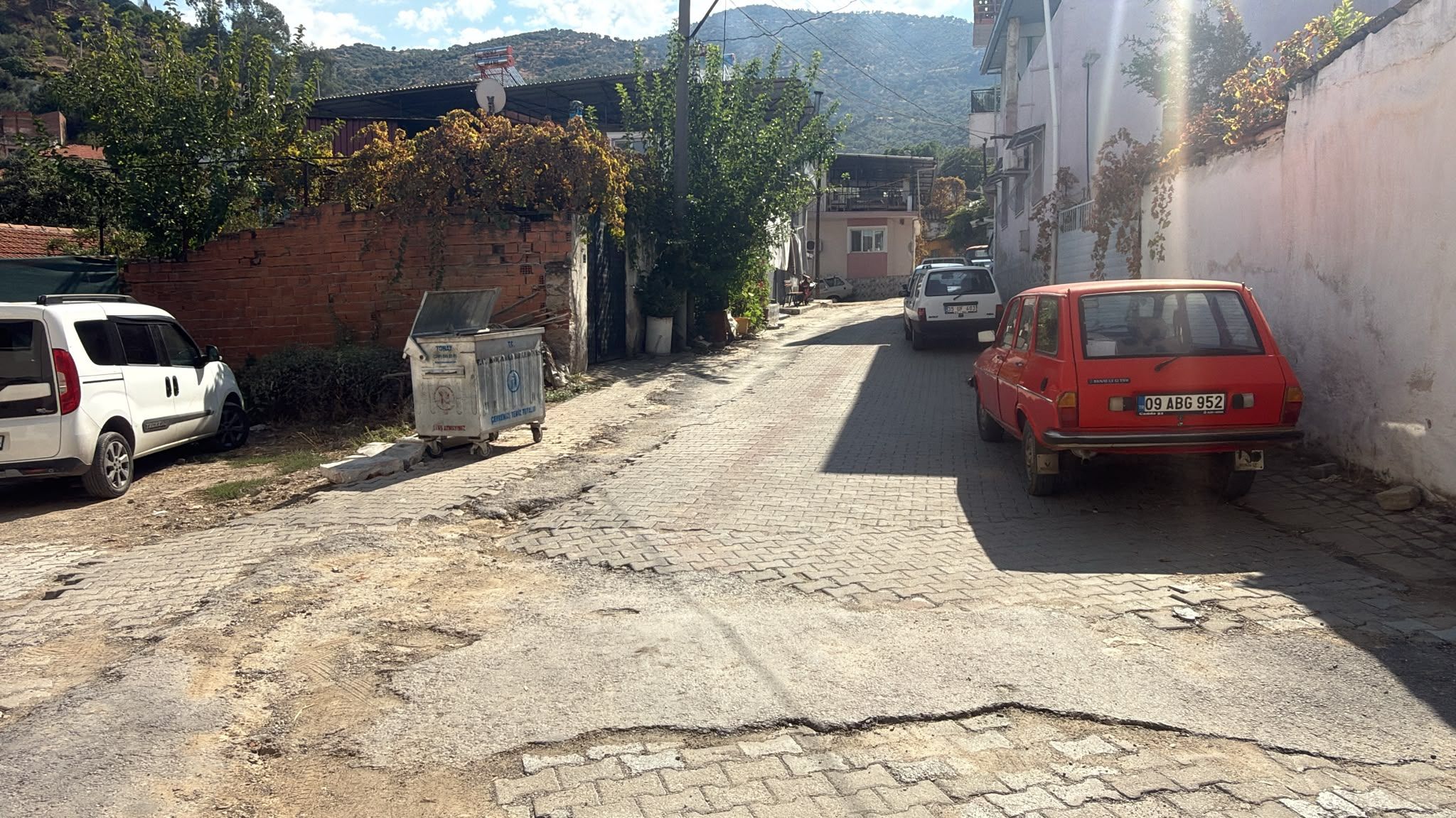 Koçarlı Sokakları Mayın Tarlası Gibi Vatandaşlar Belediye Başkanı Özgür Arıcı’ya Tepkili (4)