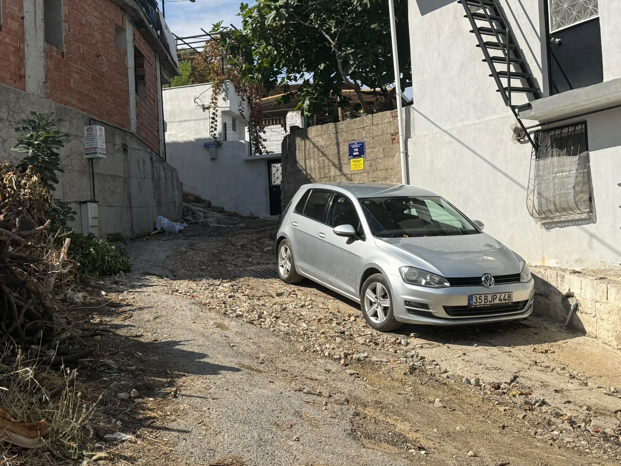 Koçarlı Sokakları Mayın Tarlası Gibi Vatandaşlar Belediye Başkanı Özgür Arıcı’ya Tepkili (6)