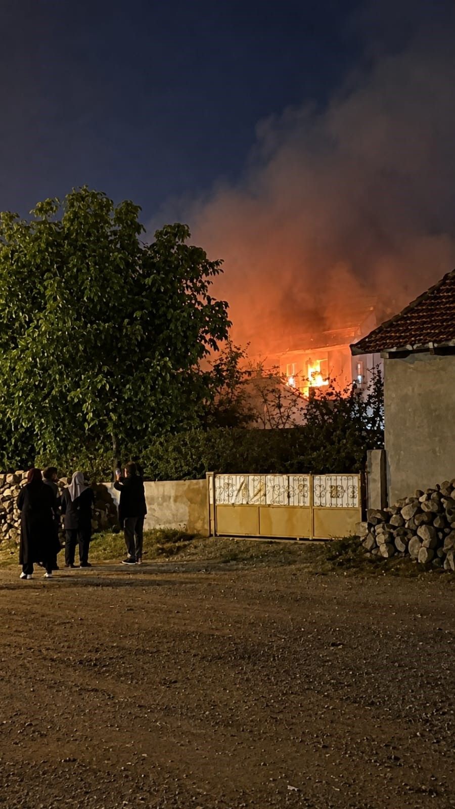Komşular Büyük Panikle Sokağa Çıktı (2)