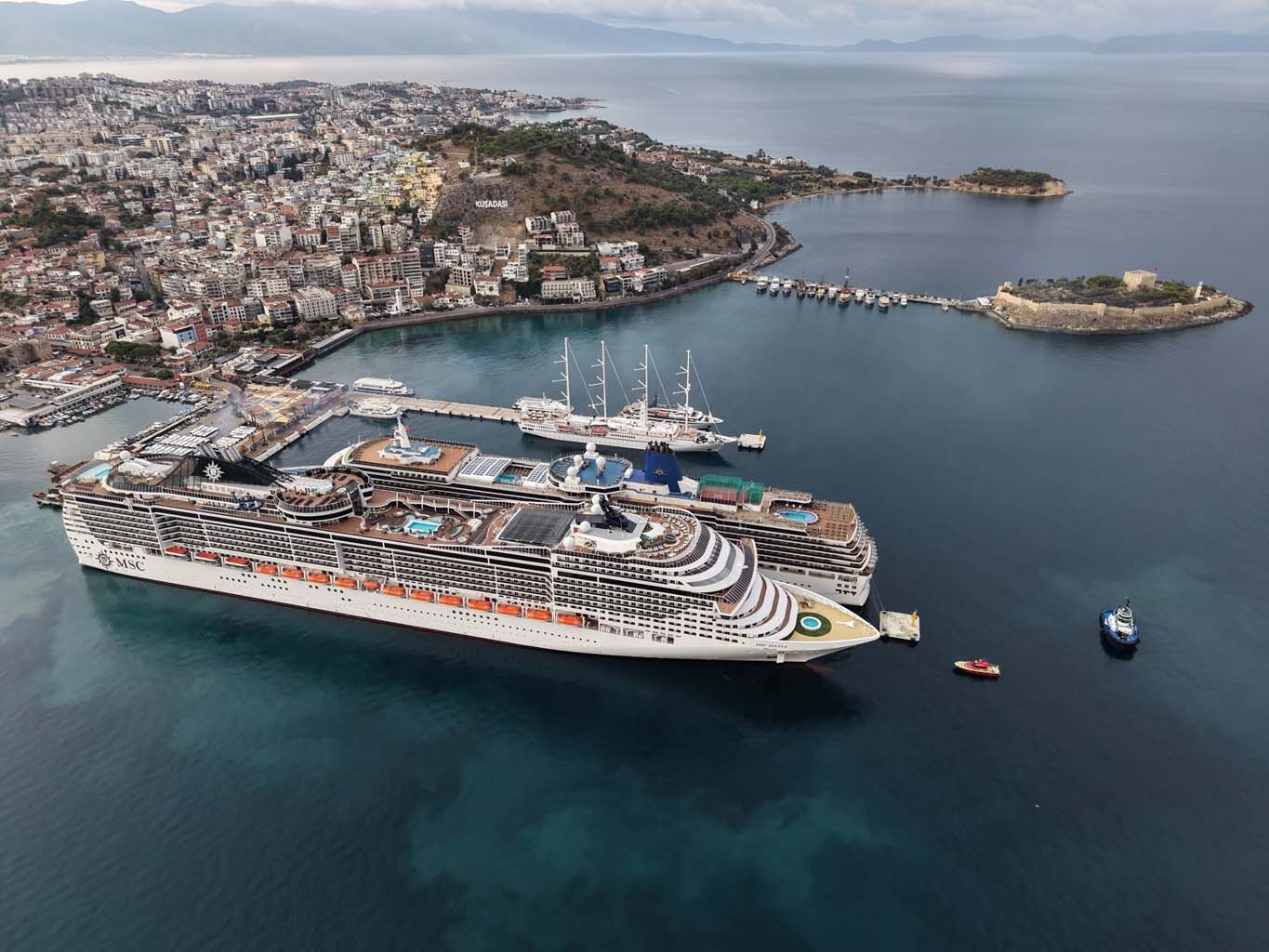 Kuşadası’na 4 Gemiyle 6 Bin Turist Geldi (3)
