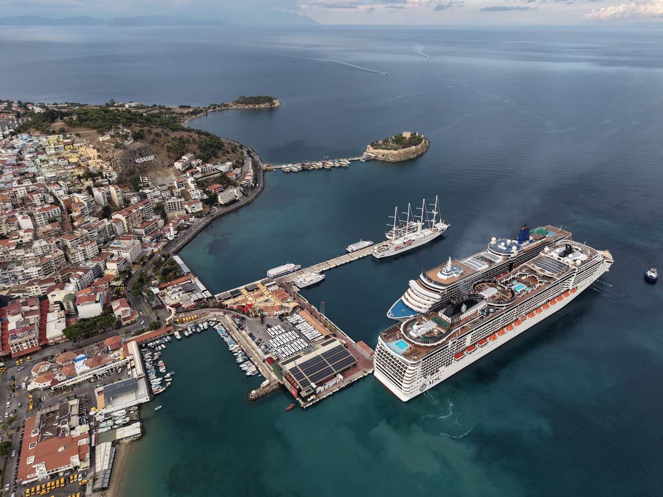 Kuşadası’na 4 Gemiyle 6 Bin Turist Geldi (4)