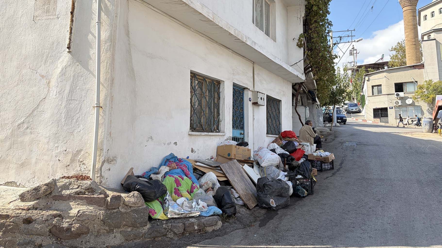 Mahalleli Kötü Koku Ve Haşerelerden Isyan Etti (3)