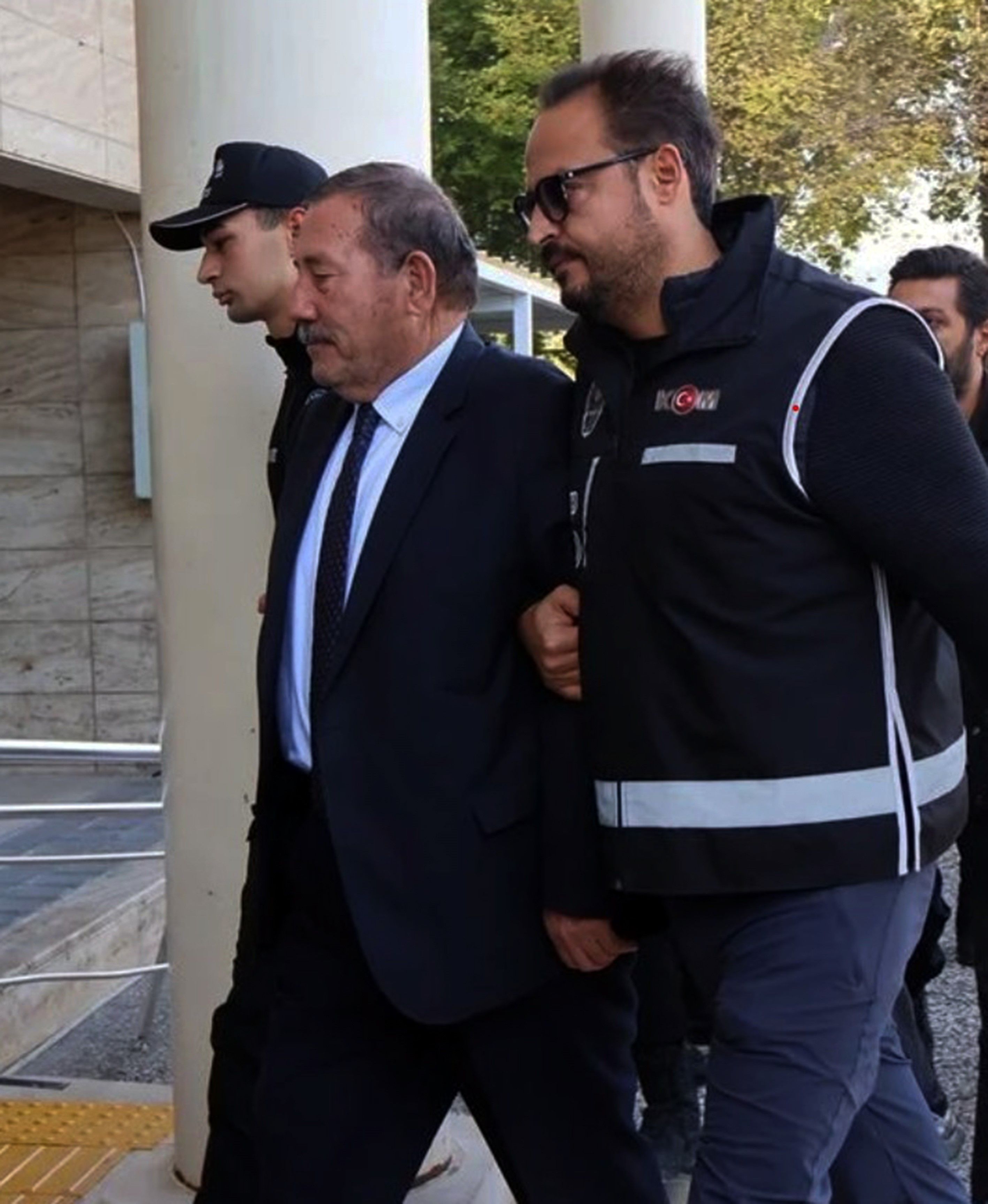 Milas Belediyesi Operasyonunda 18 Kişi Tutuklanarak Cezaevine Gönderildi (2)