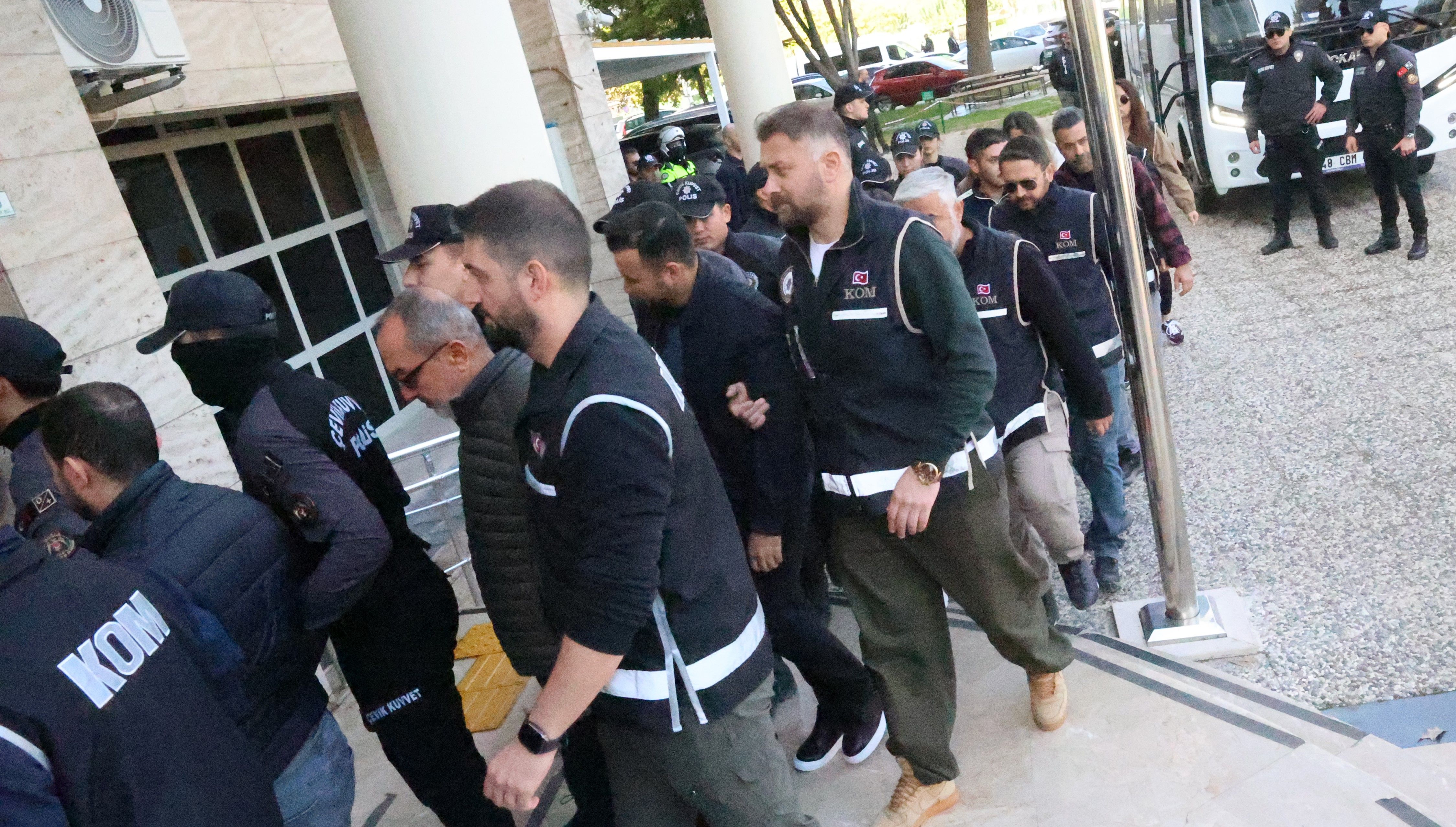 Milas Belediyesi Operasyonunda 18 Kişi Tutuklanarak Cezaevine Gönderildi (4)