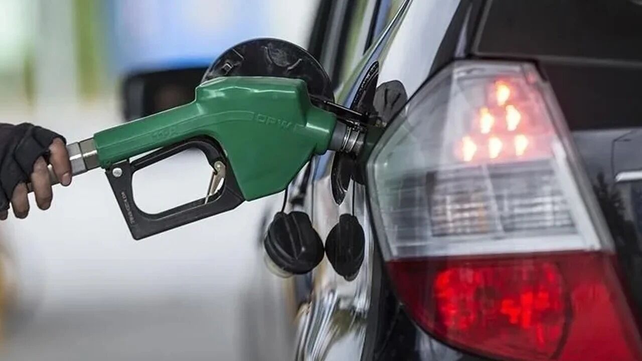 Motorine 6,75 TL zam geliyor.. Benzine indirim bu gece pompada