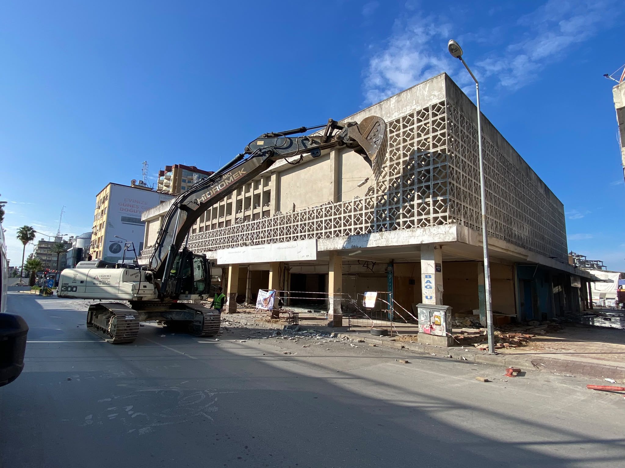 Nazilli’nin Hafızası Kepçelere Teslim.. İş Makineleri Sahaya Indi (2)