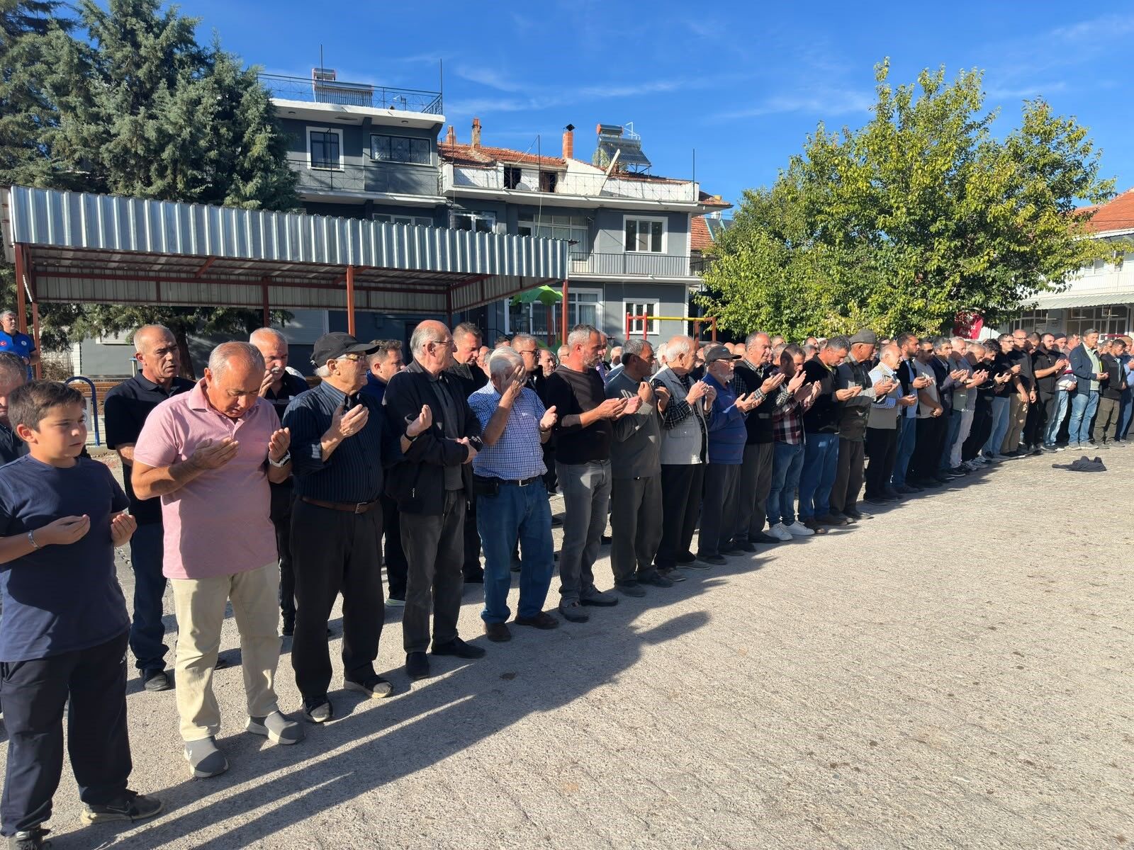 Pansiyonda Cansız Bedenleri Bulunan Karı Koca Son Yolculuğuna Uğurlandı (3)