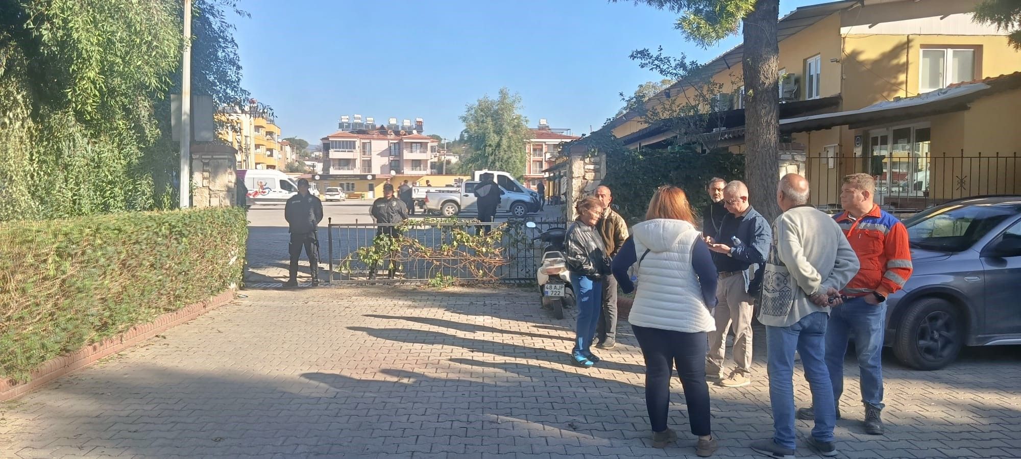 Polisler Belediyede Arama Çalışmalarına Devam Ediyor (6)