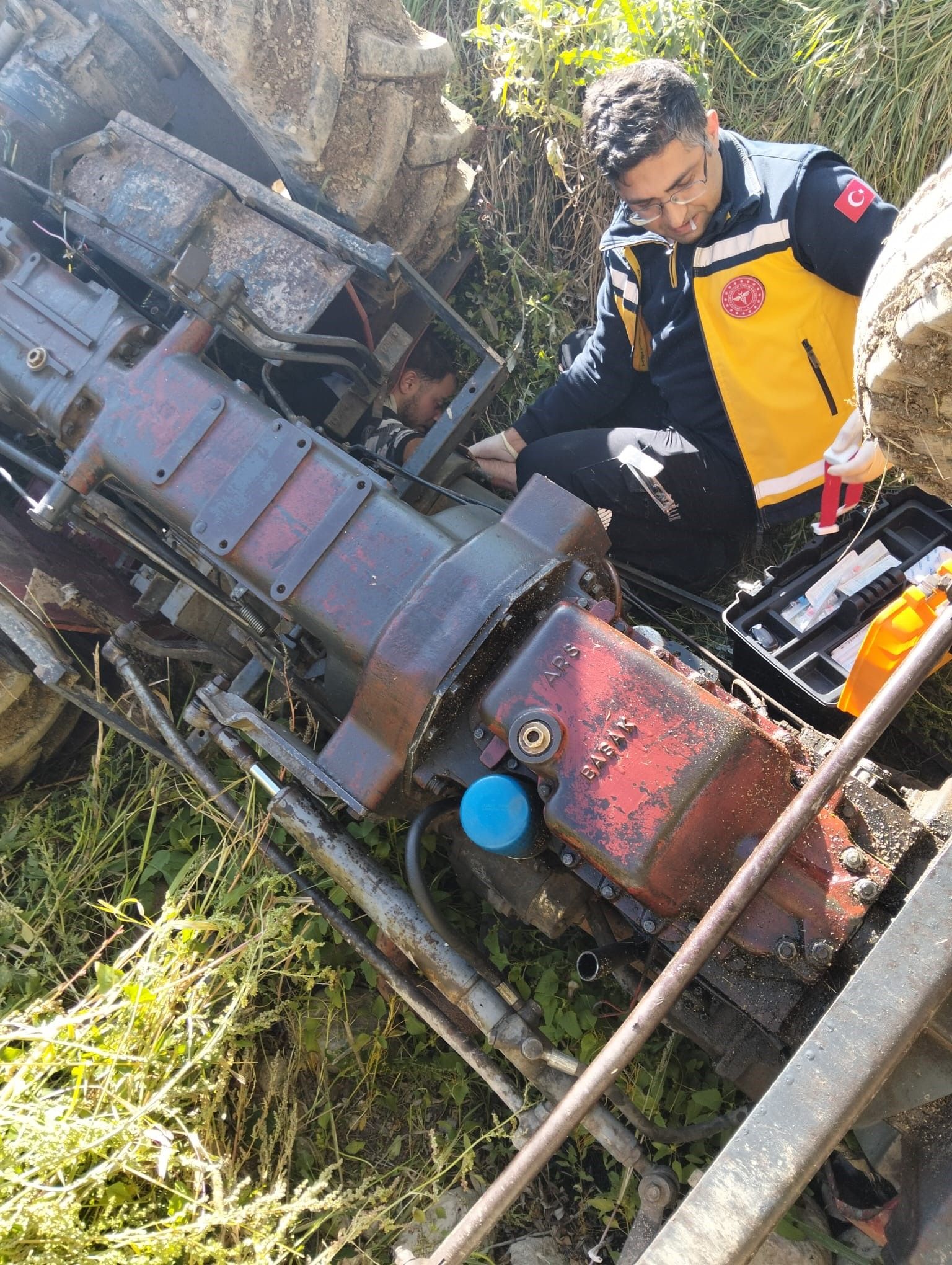 Traktör Devrildi, Sürücü Altında Kaldı (1)-2
