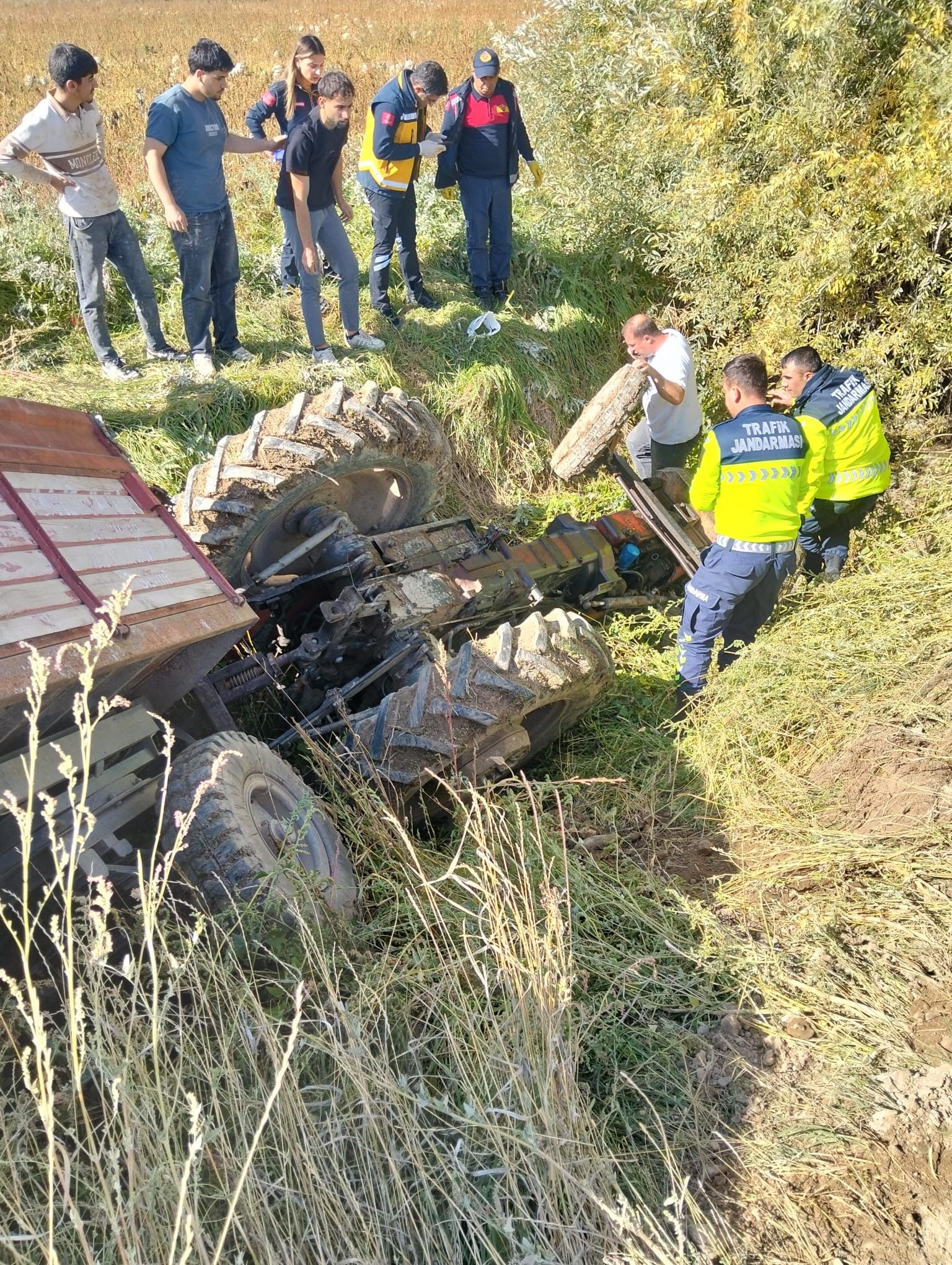 Traktör Devrildi, Sürücü Altında Kaldı (2)-2